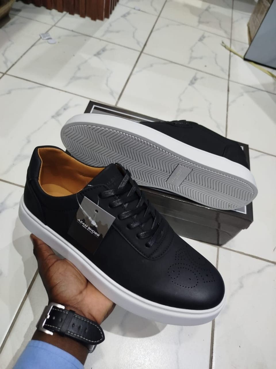 Black / White sneaker shoe for men — Black Leather Low